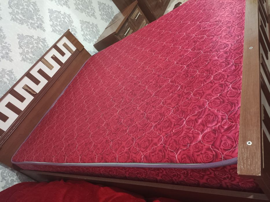 Спальная кровать