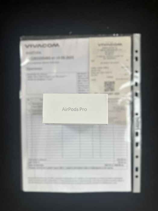 Apple AirPods Pro 3 MagSafe кейс, картонът е без следи, с активна гаранция