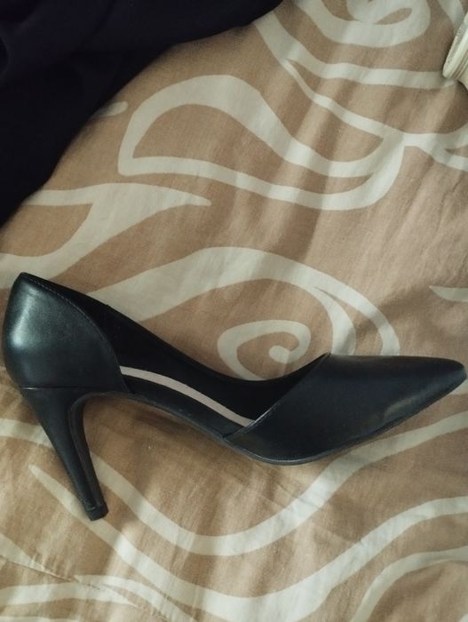 Туфли черные продаются