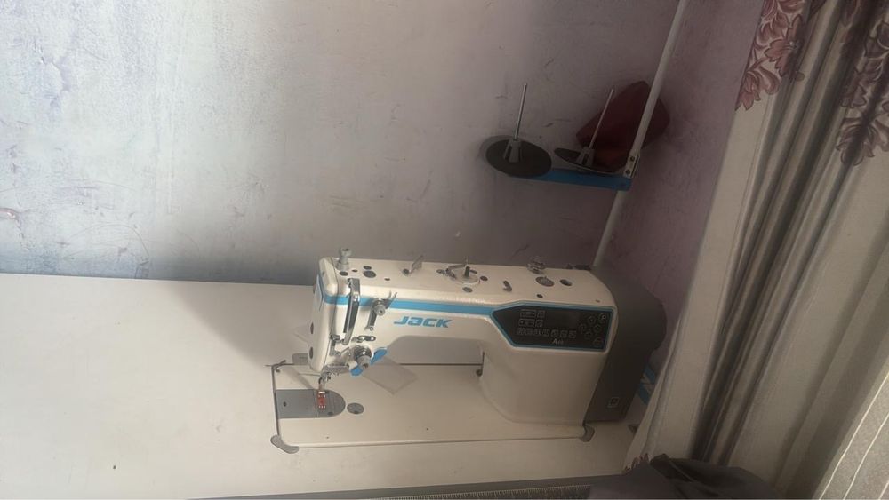 Тігін  машинасы.