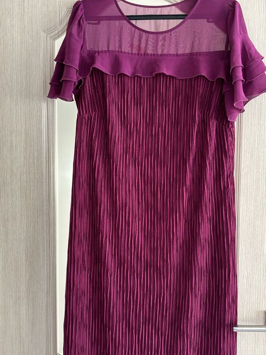 Продам платья б/у в отличном состоянии. Недорого. 50 размер.