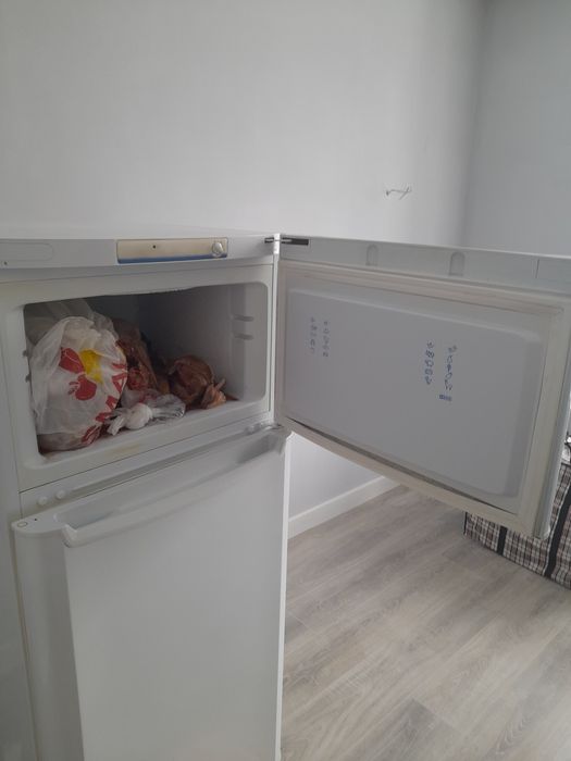 Продам б/у холодильник indesit в отличном состоянии