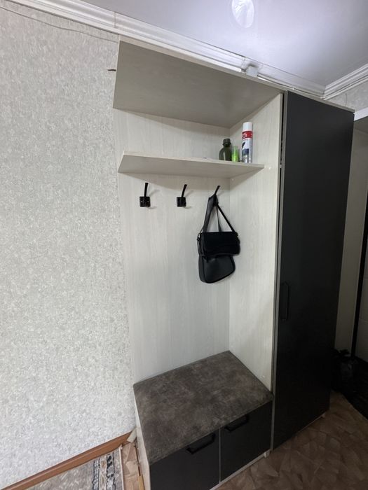 Шкаф для прихожей в отличном состоянии!