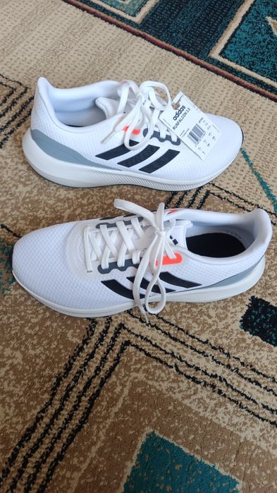 Продам кроссовки adidas