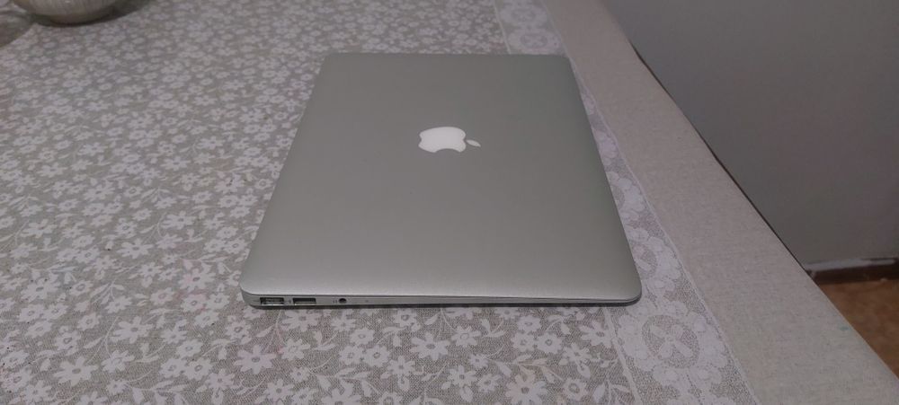 Продам MacBook Air 13 Mid 2011