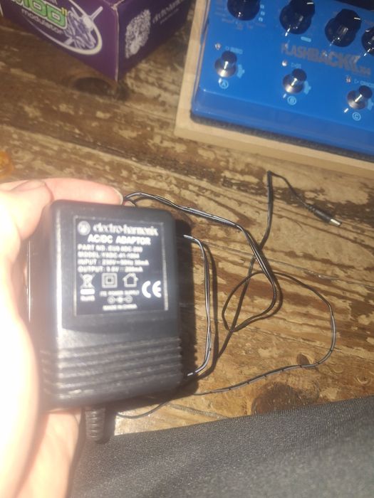 Продавам модулационен ефект Electro Harmonix