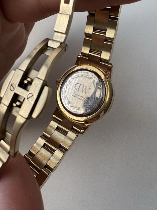 Златен часовник Daniel Wellington