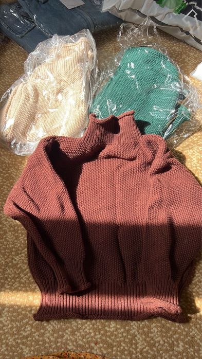 Киімдер сатылады