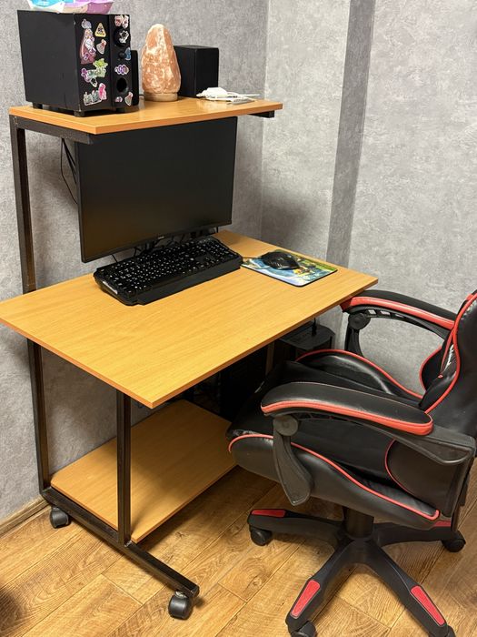 Стол  компьютерный и стул zeta.