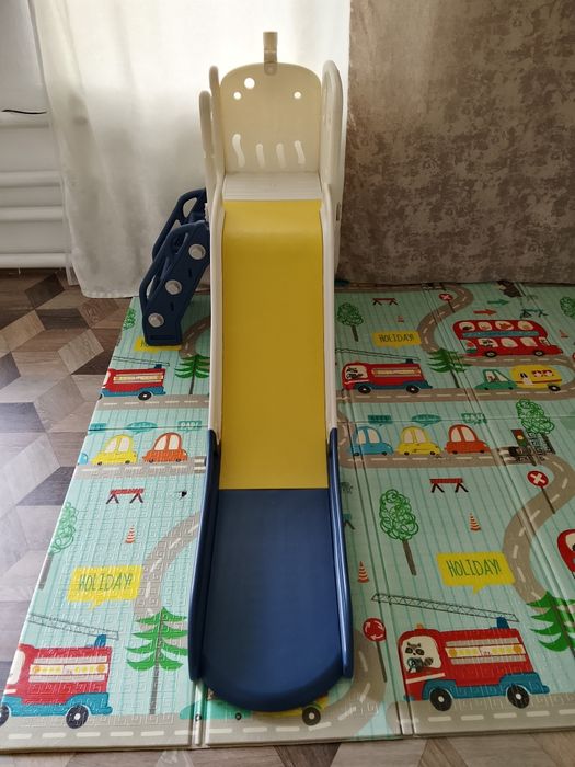 Продам горку очень красивая яркая.