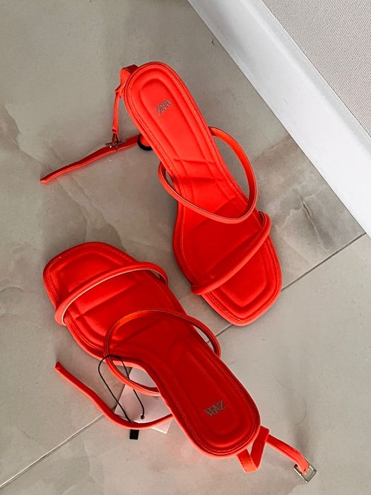 Летние босоножки ZARA