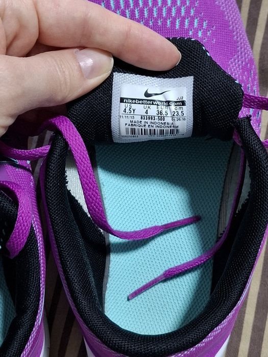 Adidași Nike   .
