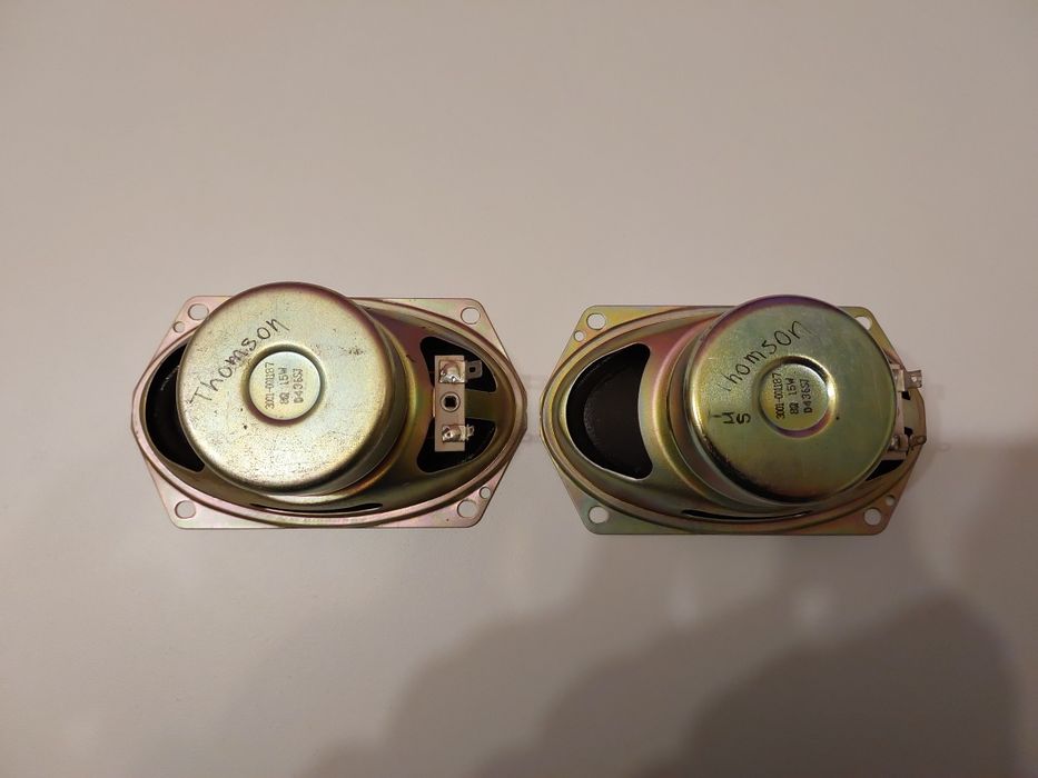 Difuzoare Thomson 15W, 13 cm. 50 lei ambele.Perfect funcționale.
