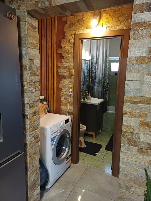 Apartament decomandat două camere Rovine