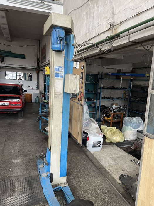 Продавам двустоечен автоподемник OMCN – 2500 кг.
В отлично състояние,