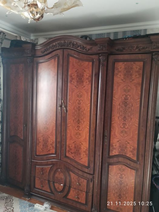 Шкаф для одежды очень прочный материал состояние хорошее