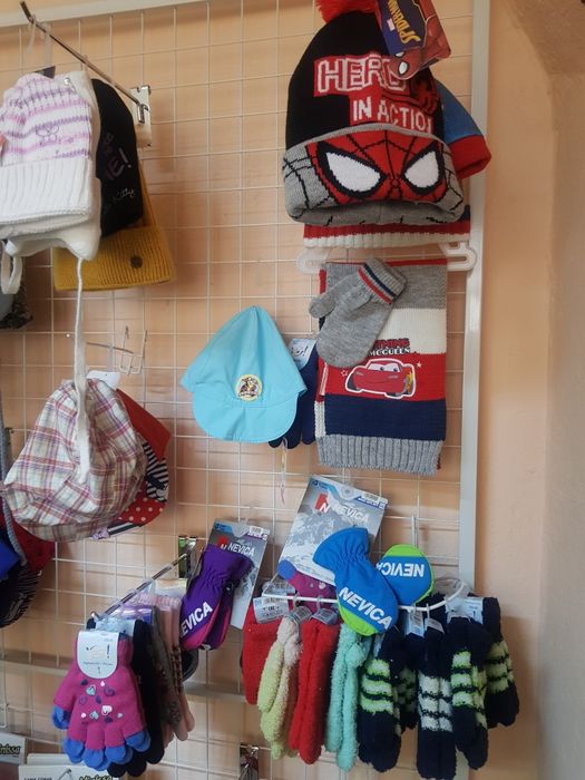 Детски шапки на Criss  и зимни ръкавички