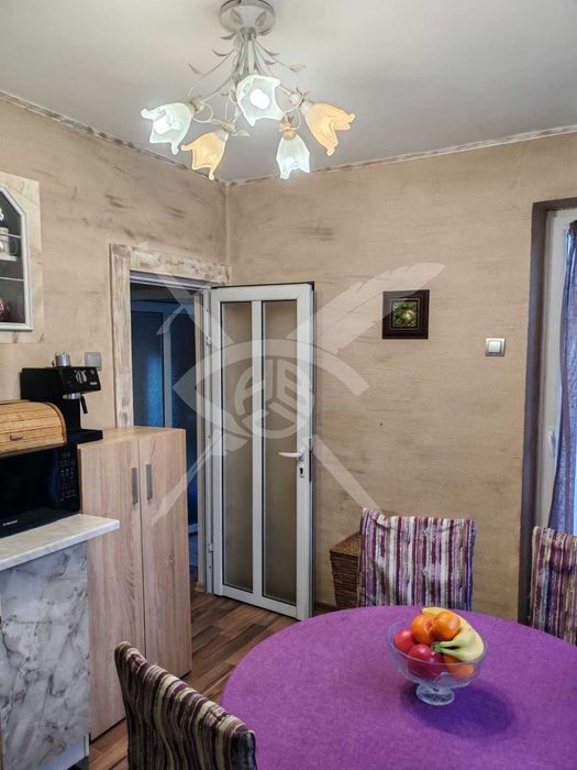 Четиристаен апартамент в Атия 93071