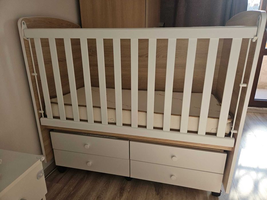 Дървена бебешка кошара + матрак