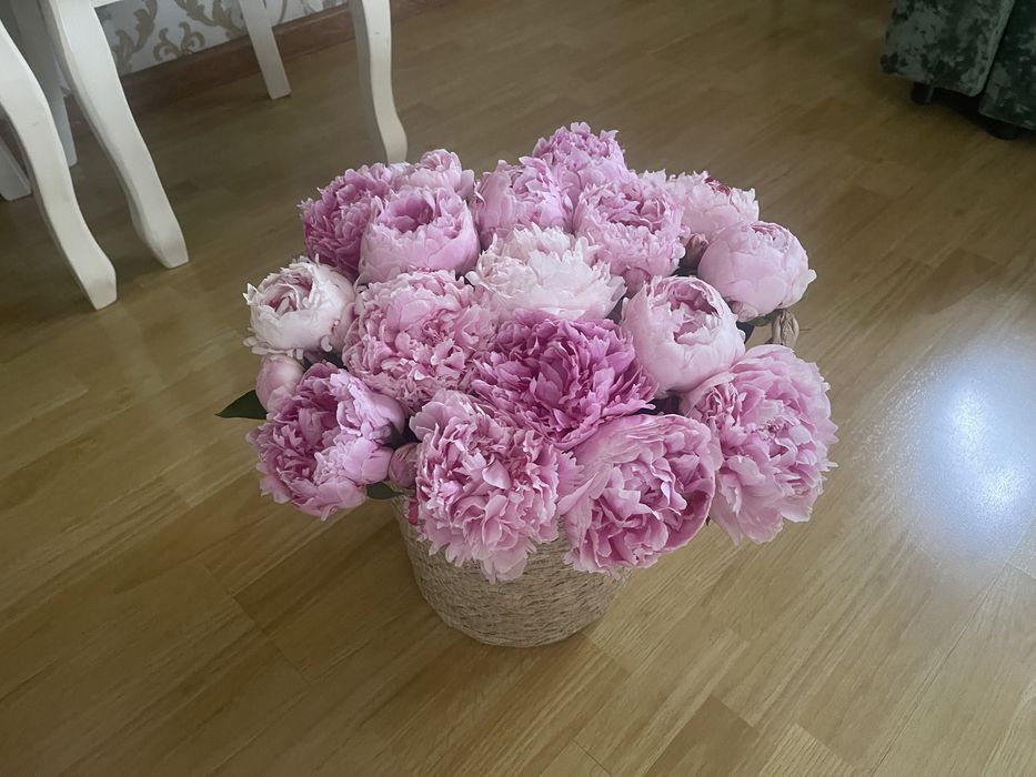 Букеты цветов, в корзинке