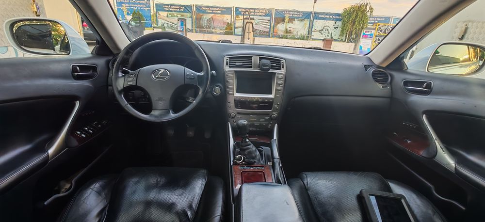 Vand Lexus is 2,2d fara defecte