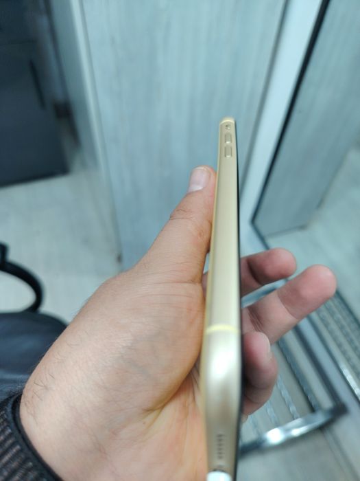 Iphone Xr sotiladi 100$
