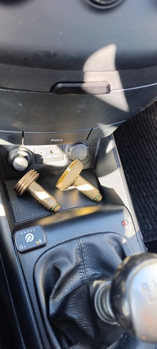 Hyunda i30 1.4 бензин мисля че мотора е за лагери ..