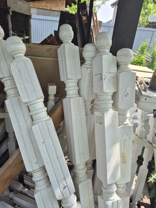 Продам баллясины и столбы для лестницы