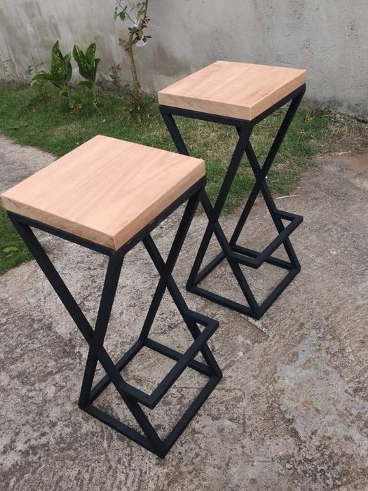 Бар столове от масивна дървесина орех и дъб