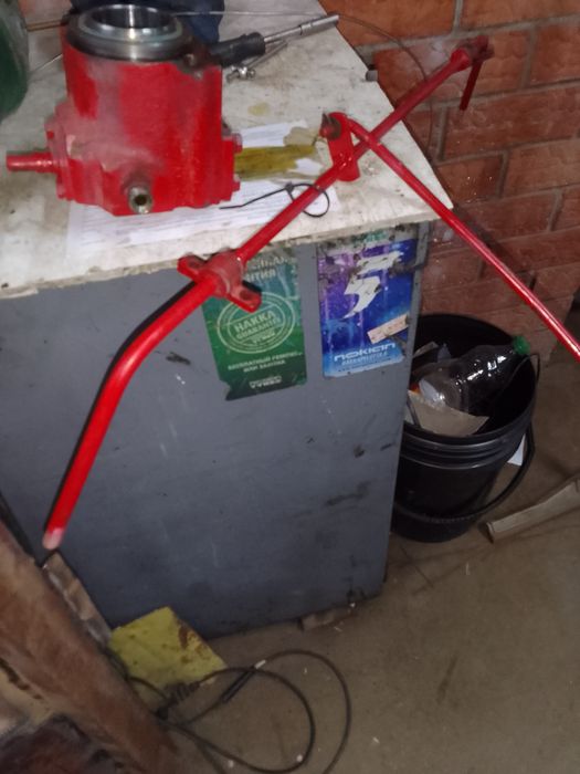 Продам  б/у  распределитель на минитрактор КМЗ.