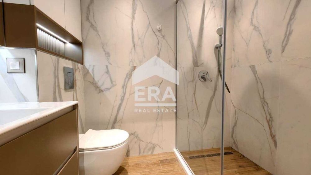 Дава се под наем Тристаен апартамент в Русе, Център - 86 кв.м за 950 € - Снимка #13