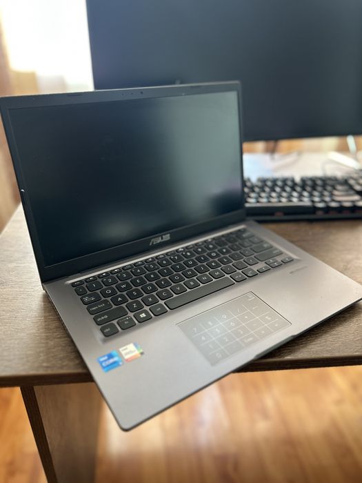 Laptop Asus app nou