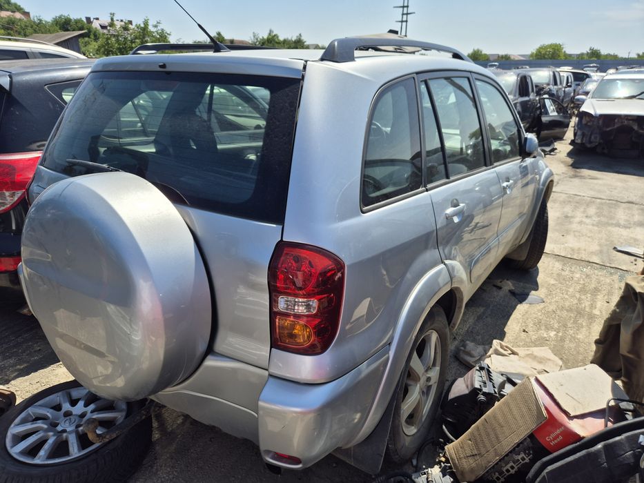 Dezmembram Toyota Rav 4 2005 2.0d 4x4