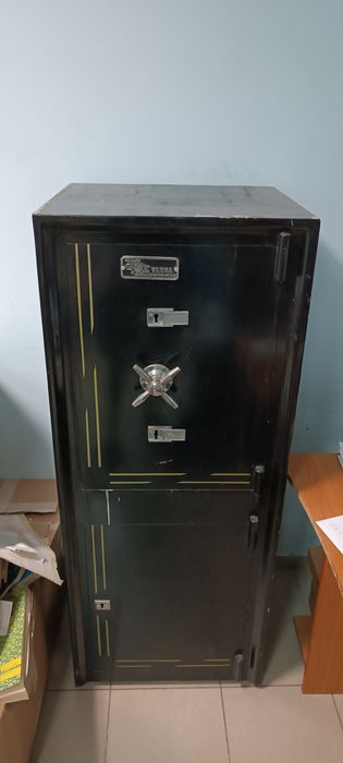 Сейф каса голяма