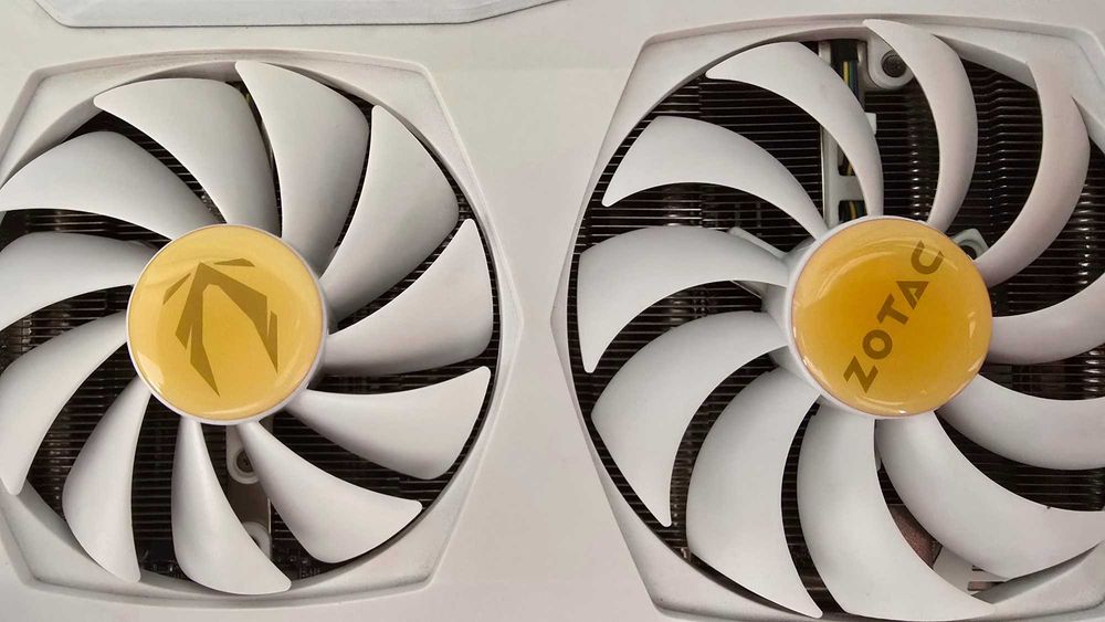 Placă Video ZOTAC Gaming RTX 3060 12GB GDDR6 – Ediție Albă (Impecabilă)