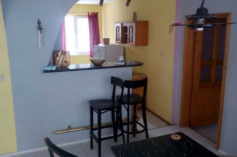 Дава се под наем Тристаен апартамент в Бургас, Лазур - 130 кв.м за 178.5 € - Снимка #1