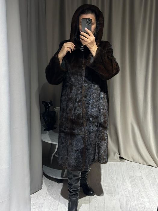 Шуба норковая с капюшоном.