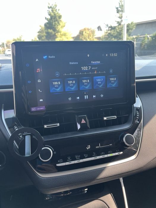 Tayota Carolla yangi