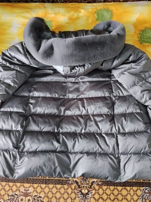 Продам зимний пуховик.