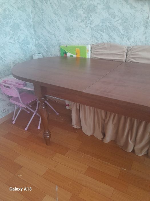 Продается гостинный стол
