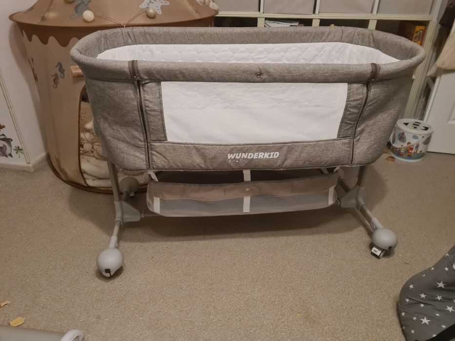 Pătuț co-sleeper