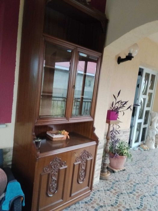 Mobilier sufragerie  vitrina