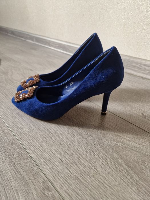 Туфли замшевые продам