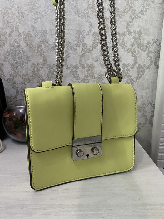 Плодам сумку Bershka