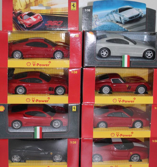 FERRARI колички 1:38