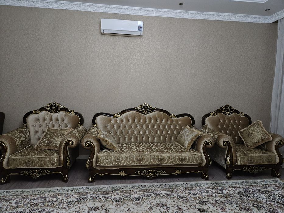 Срочно продаю Б/У Диван и 2 кресло