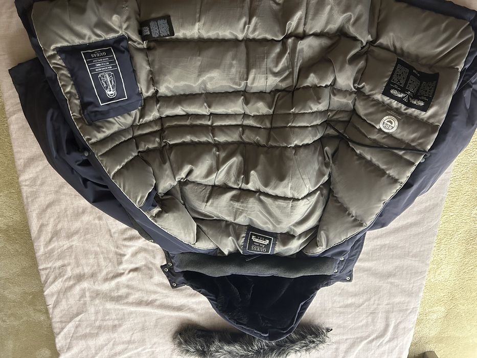 Зимно Яке Guess