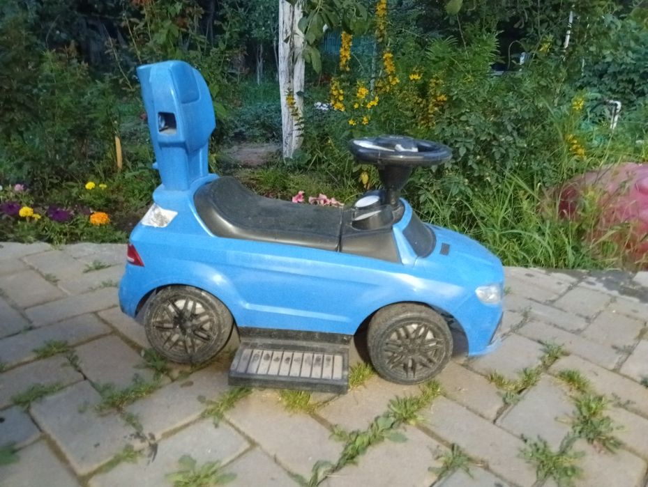 Продам детскую машинку