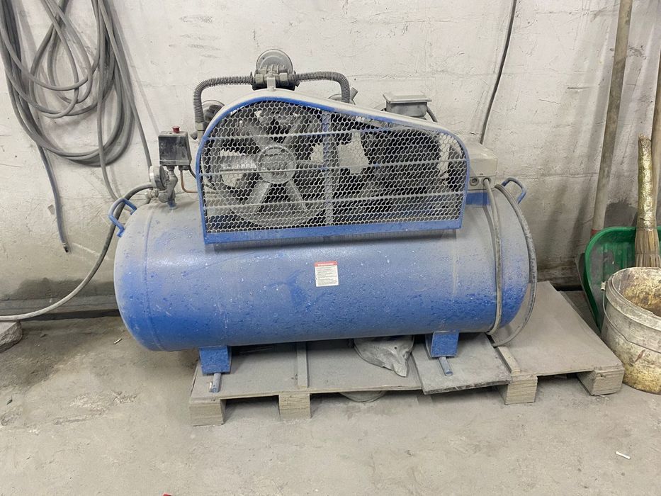 Продам в Алматы компрессор  Sillan 200 литров