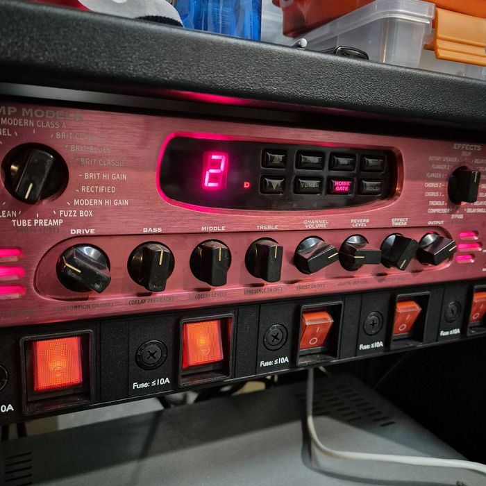 Line6 POD PRO Rack cu Line6 Floor Board